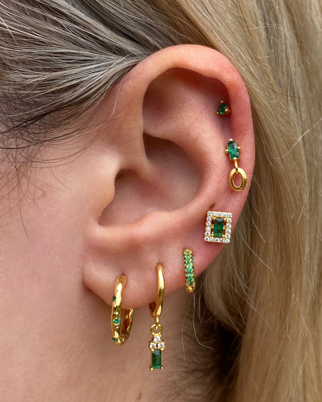 Izoa Maya Stud Earrings Gold Emerald