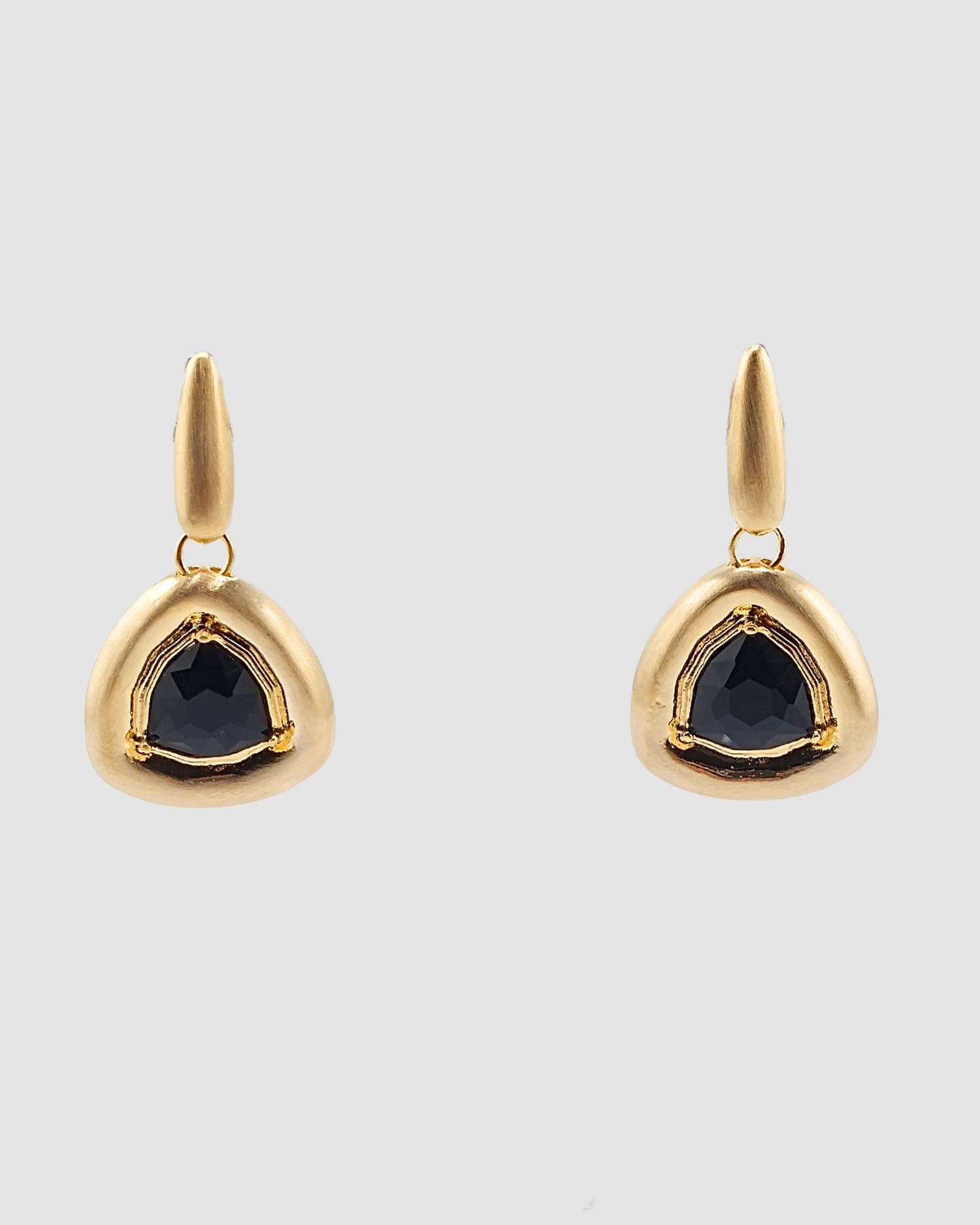 Izoa Violette Stud Earrings Gold Black