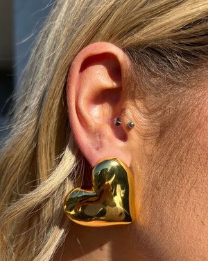 Izoa Nyx Heart Stud Earrings Gold
