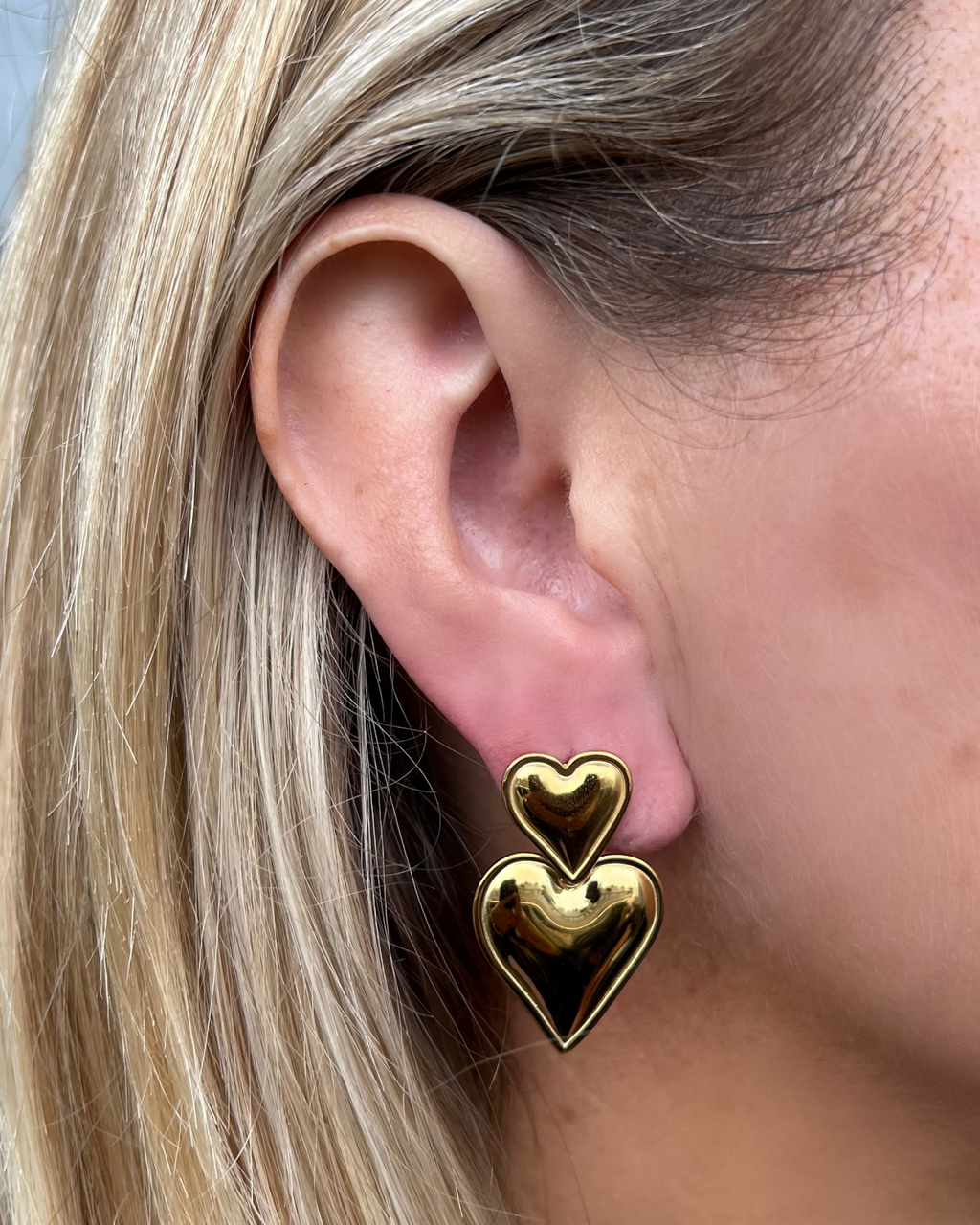 Izoa Tana Heart Stud Earrings Gold