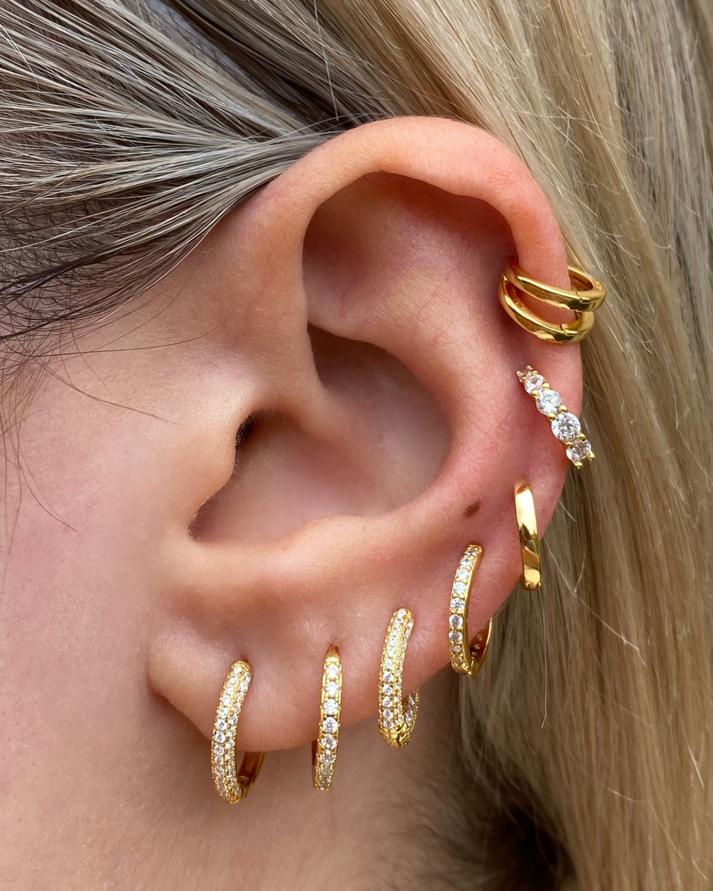 Izoa Solid Huggie Earrings Gold