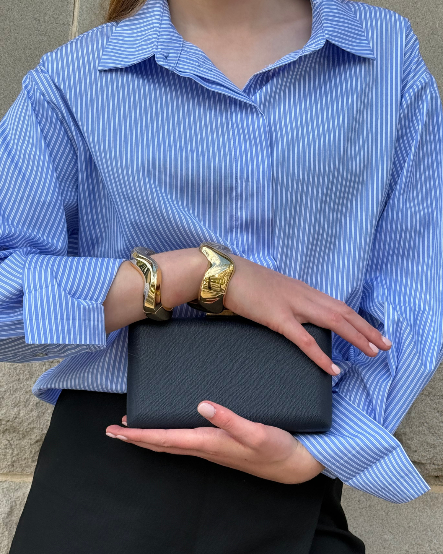 Izoa Abby Wave Bangle Gold