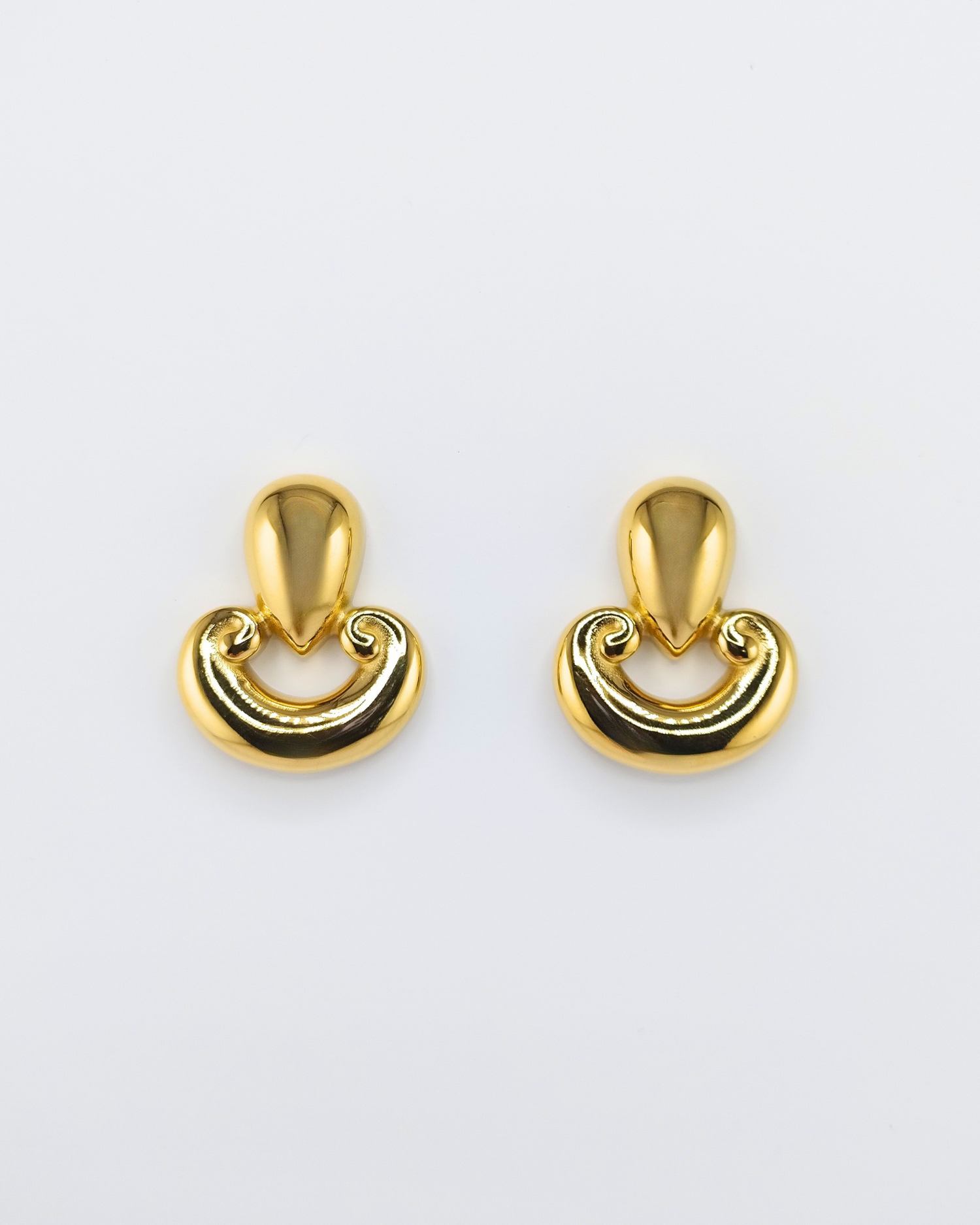 Izoa Hattie Stud Earrings Gold