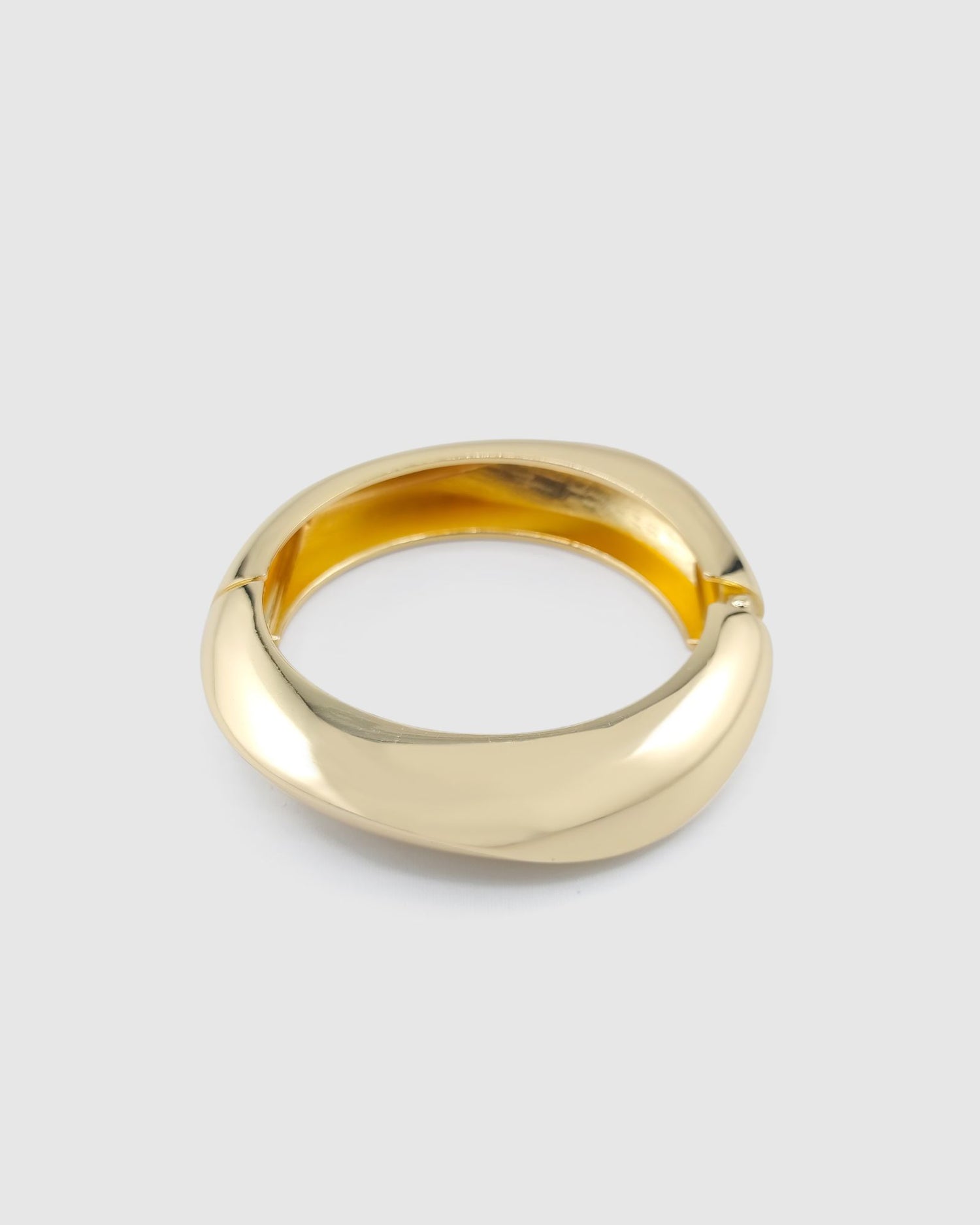Izoa Elva Cuff Bracelet Gold