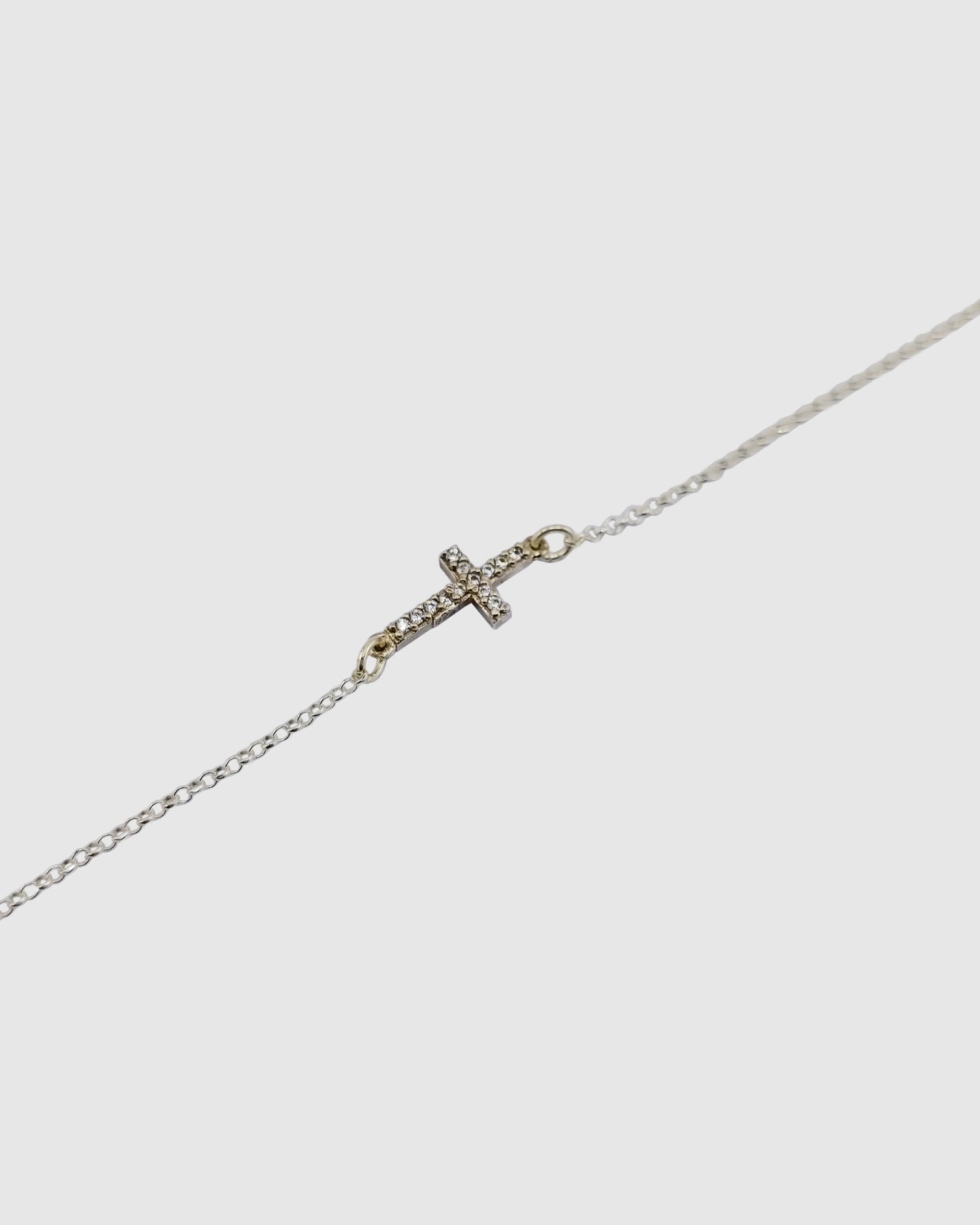 Izoa Halo Cross Bracelet Silver
