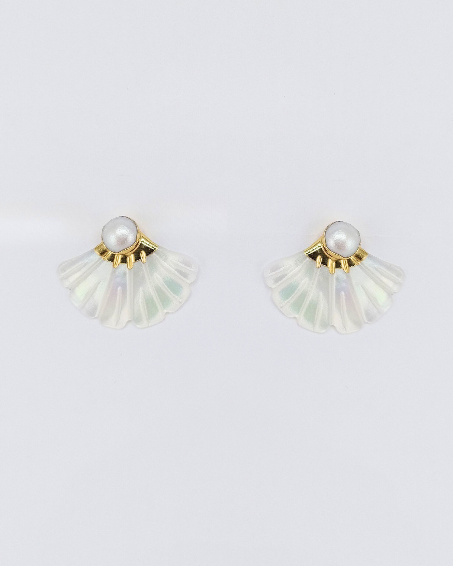 Izoa Fan Pearl Stud Earrings