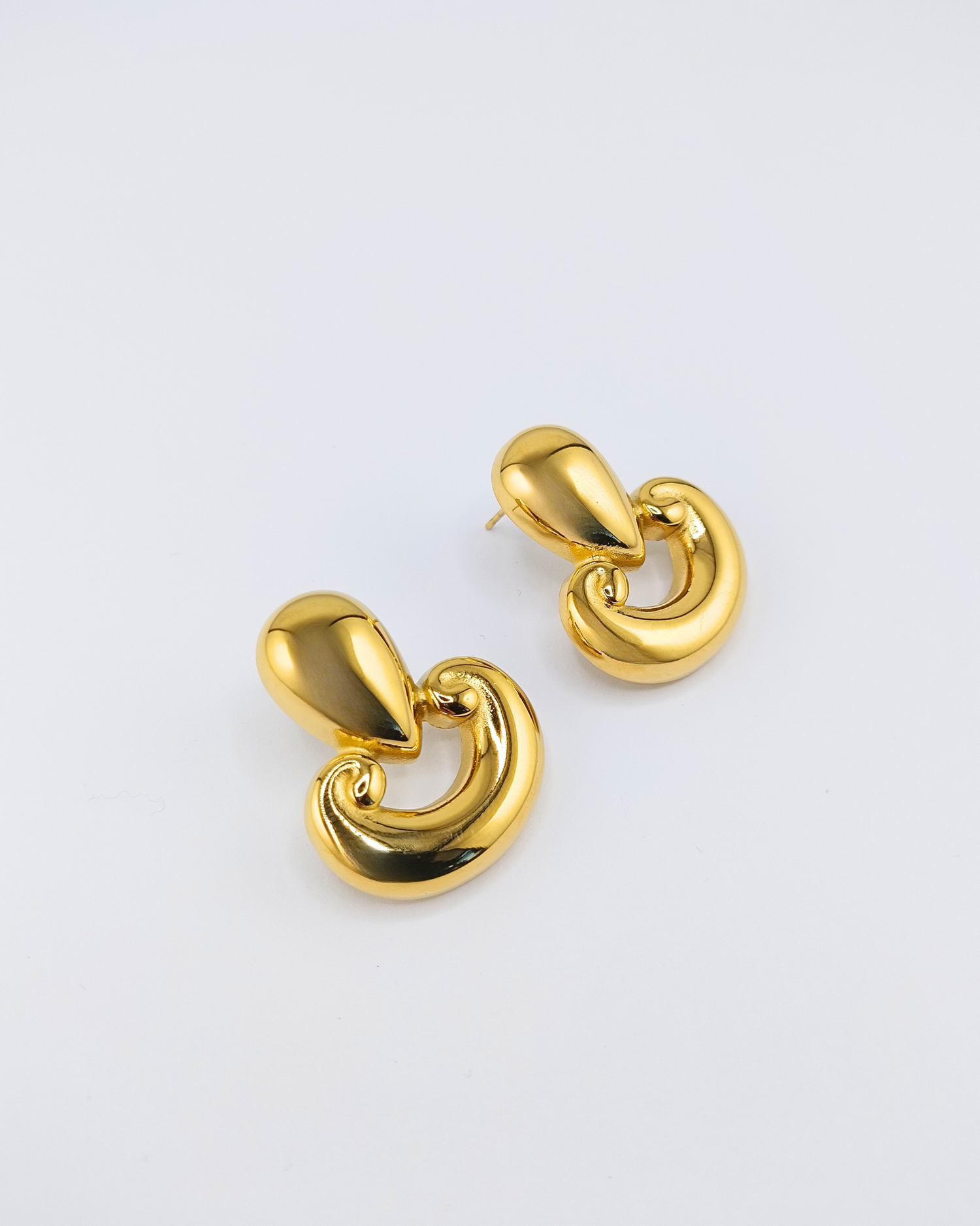 Izoa Hattie Stud Earrings Gold