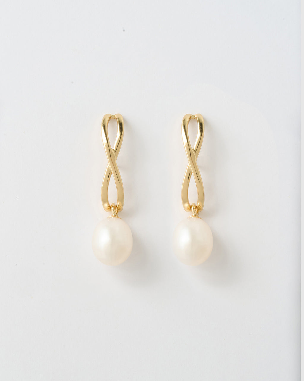 Izoa Kelsey Drop Earrings Gold Pearl