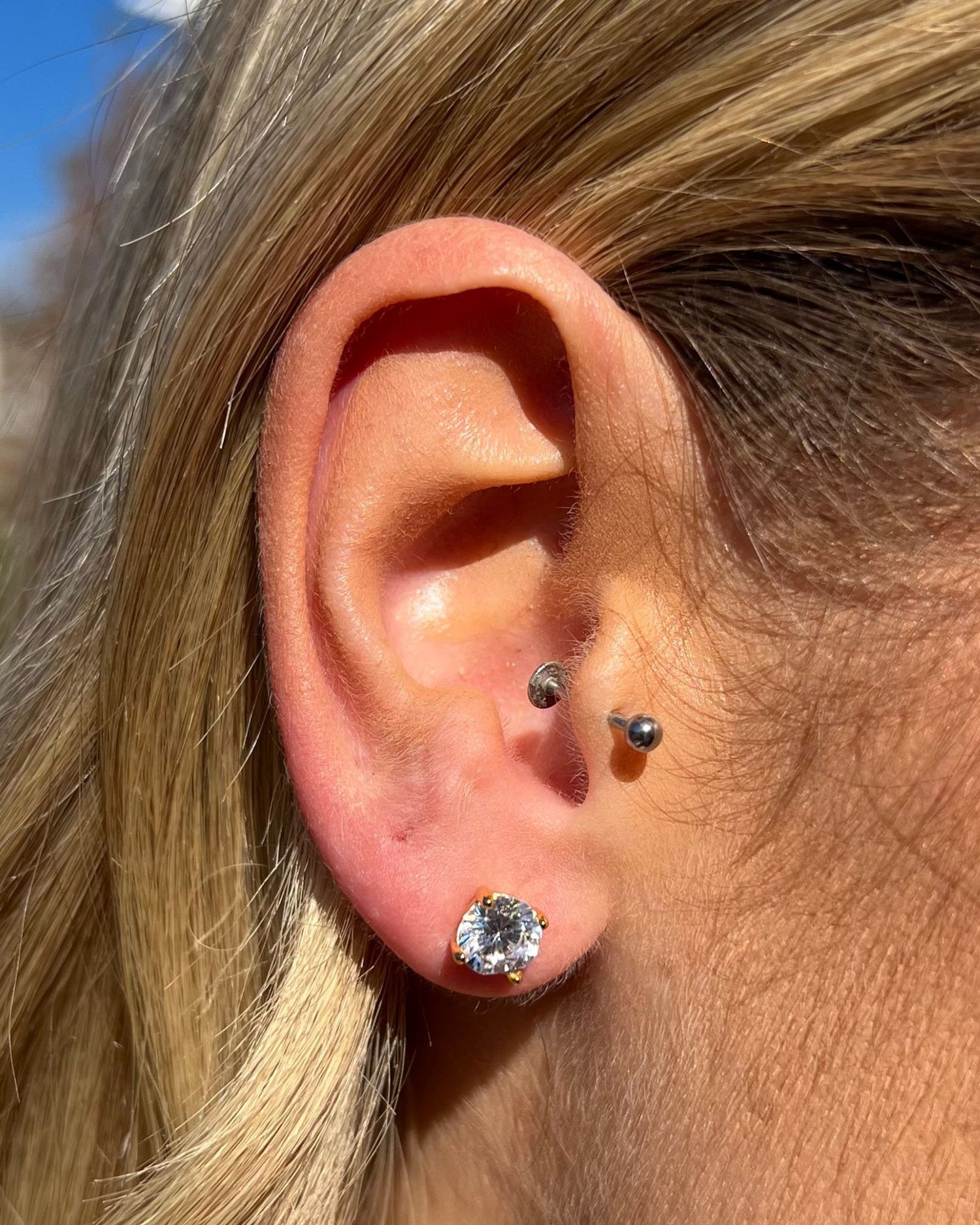 Izoa Monty Stud Earrings Gold