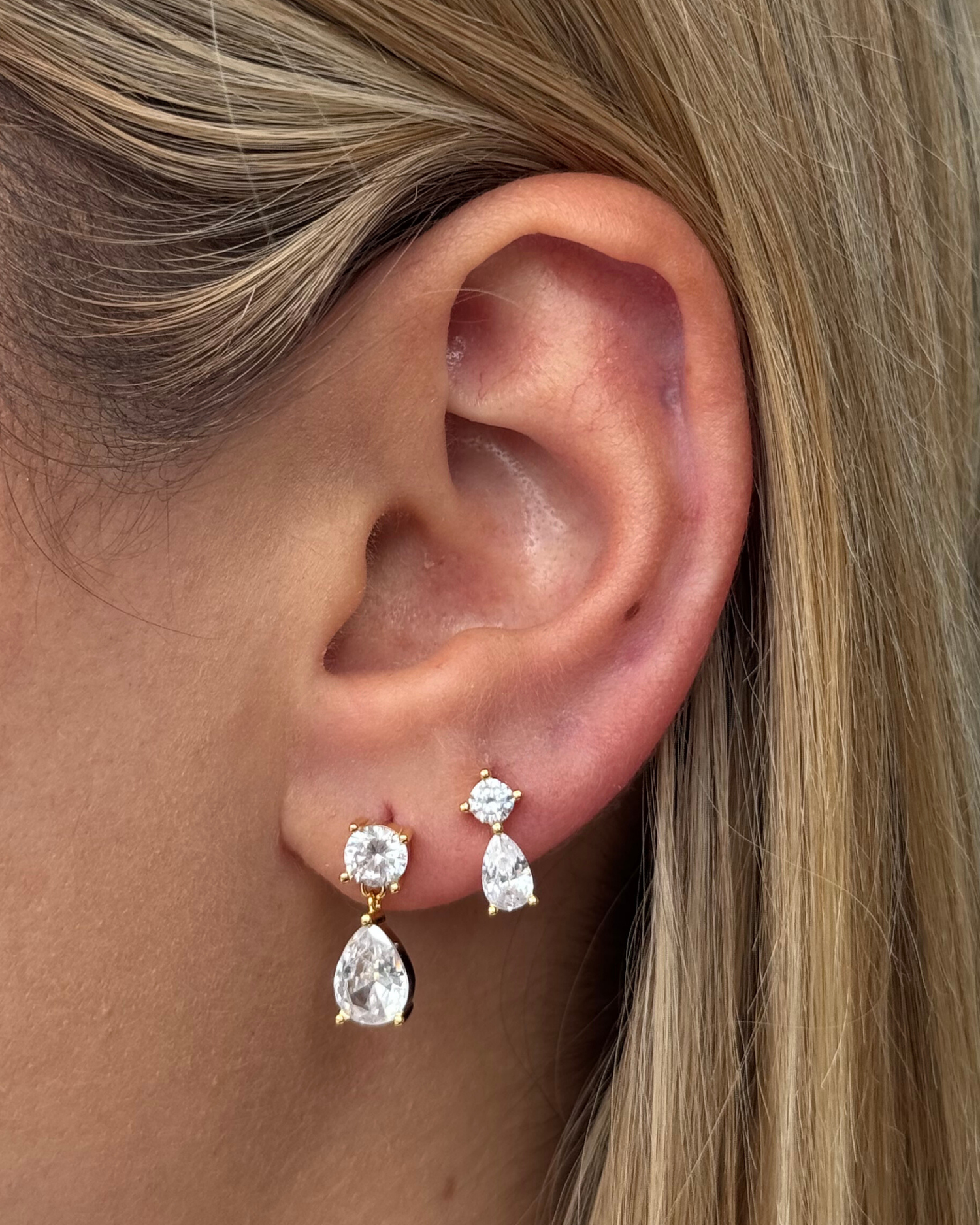 Izoa Ottie Stud Earrings Gold