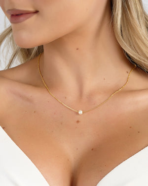 Izoa Delicate Freshwater Pearl Necklace Gold