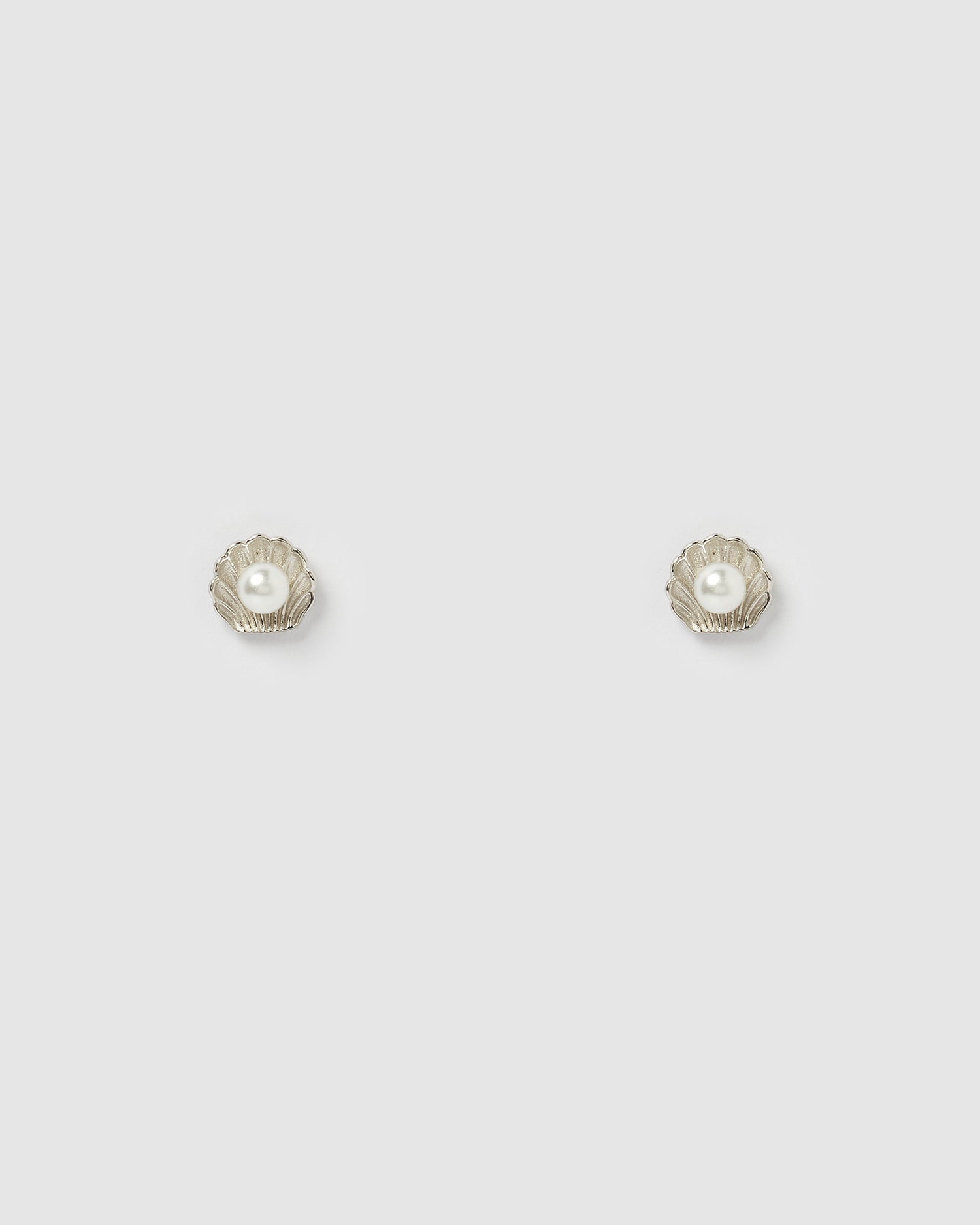 Izoa Daisy Stud Earrings in Sterling Silver Pearl