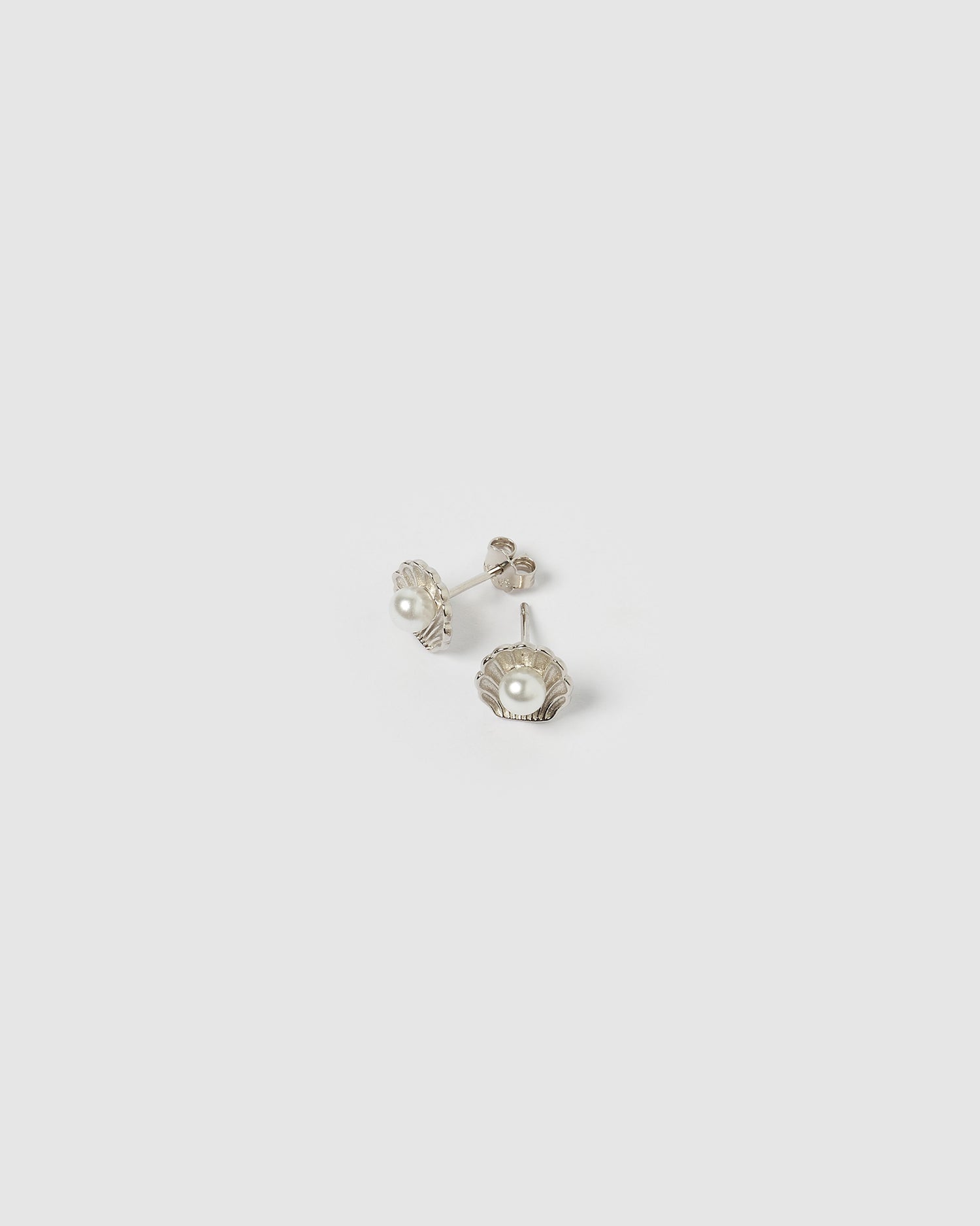 Izoa Daisy Stud Earrings in Sterling Silver Pearl