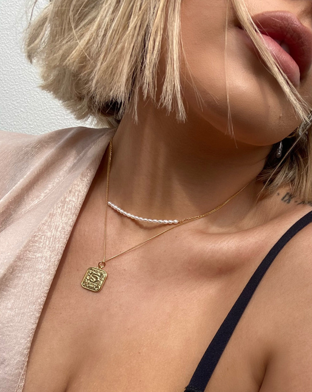 Izoa Chloesi Freshwater Pearl Necklace Gold