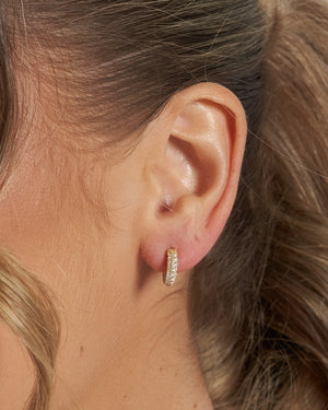 Izoa Ann Huggie Earrings Gold