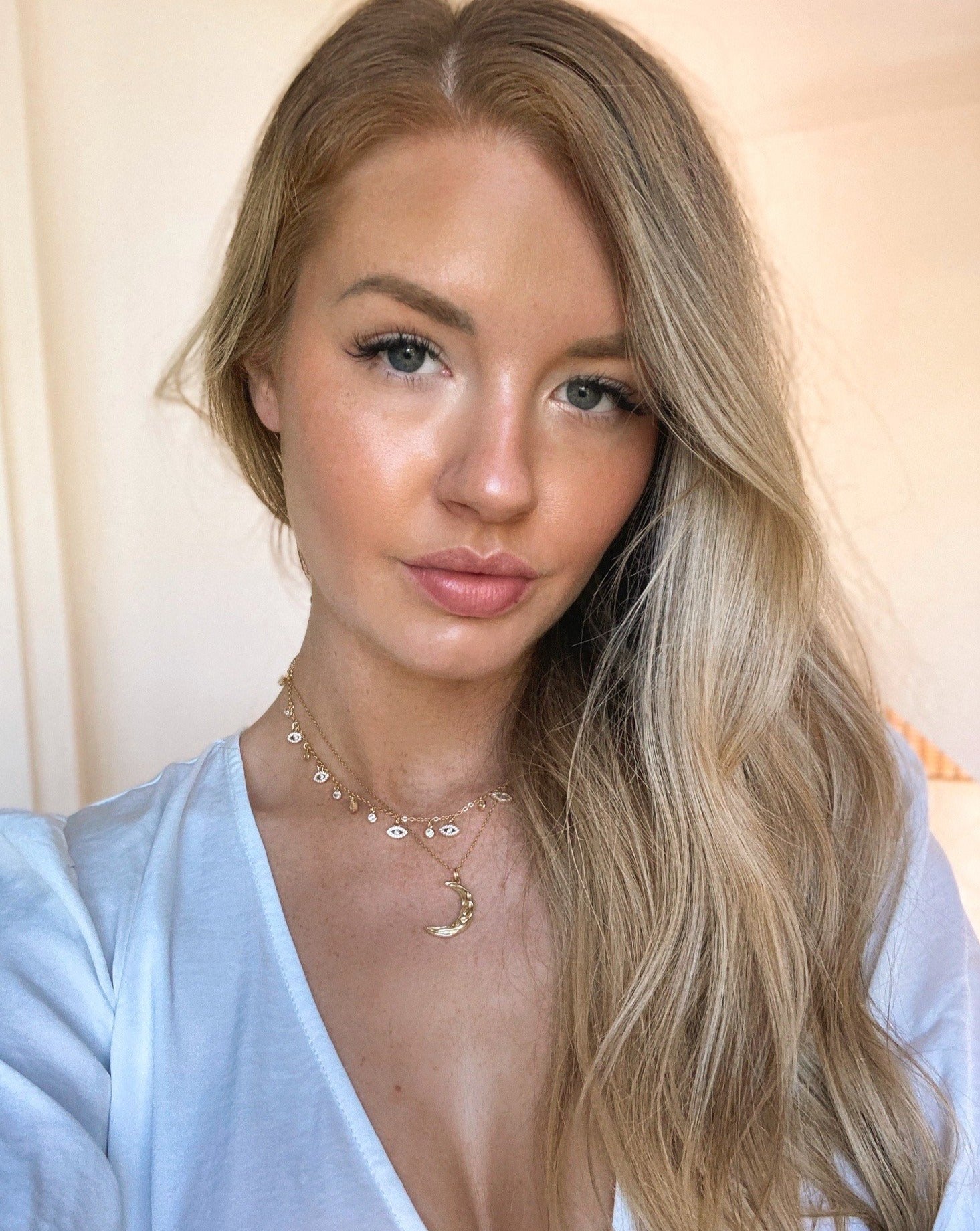 Izoa Textured Crescent Moon Necklace Gold