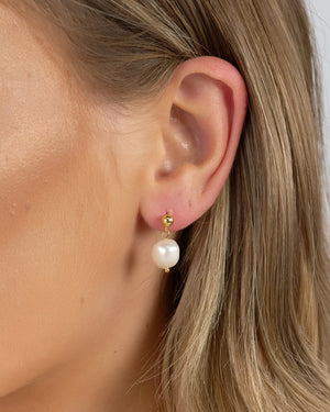 Izoa Rain Drop Earrings Gold Freshwater Pearl